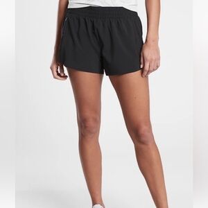 ***SOLD*** Athleta Hustle 3” Short 3X
